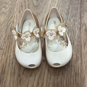 Mini Melissa jellies size 6